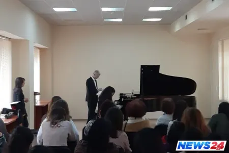 İtaliyalı pianoçu Bakı Musiqi Akademiyasında ustad dərsi keçib