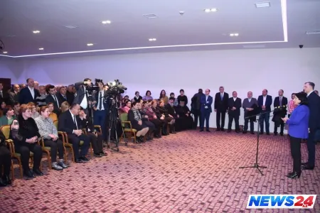 Gürcüstan Prezidenti Qaxda gürcü icması ilə görüşüb