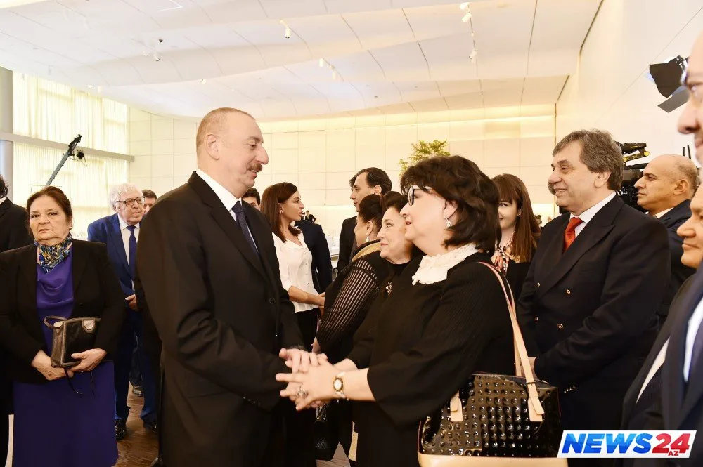 Sənətçilərin prezidentlə görüşündən - Fotolar