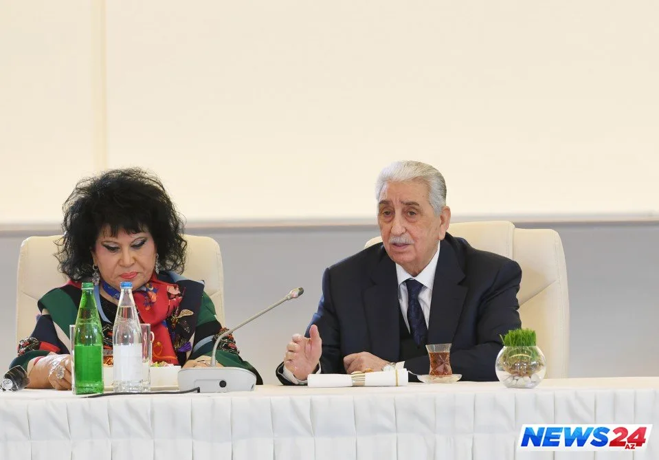 Sənətçilərin prezidentlə görüşündən - Fotolar