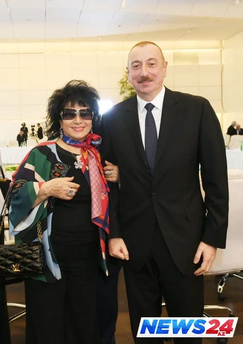 Sənətçilərin prezidentlə görüşündən - Fotolar