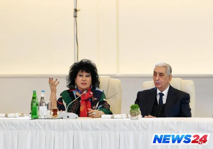 Sənətçilərin prezidentlə görüşündən - Fotolar