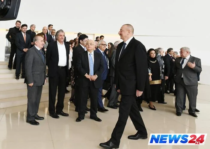 Sənətçilərin prezidentlə görüşündən - Fotolar