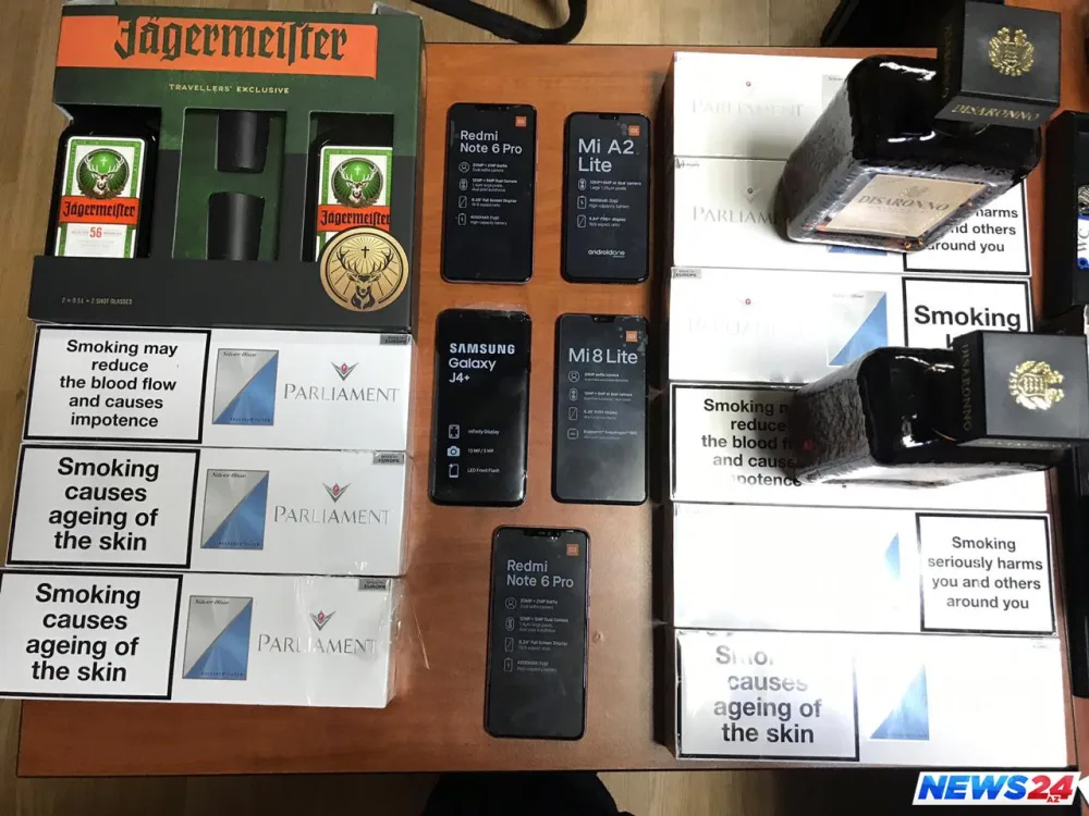 Aksiz markası olmayan siqaretlər, spirtli içkilər, mobil telefonlar aşkar edilib