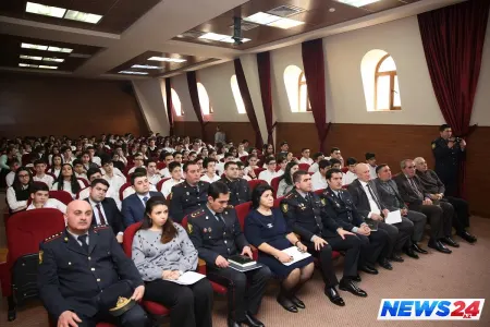 Səbail rayonunda polislər şagirdlərin qonağı olub - FOTO