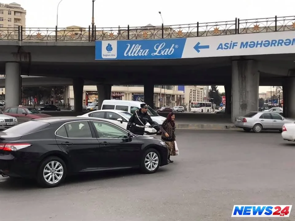 Bakıda yol polisindən nümunəvi hərəkət - FOTO