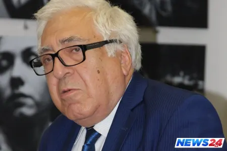 Xalq yazıçısı Anarın kitabı özbək dilində çap olunub - FOTO