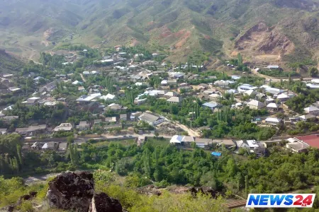 Göygöldə mikroavtobusla minik maşını toqquşub