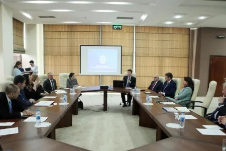 Əlilliyi olan şəxslərin reabilitasiya imkanları müzakirə olunub