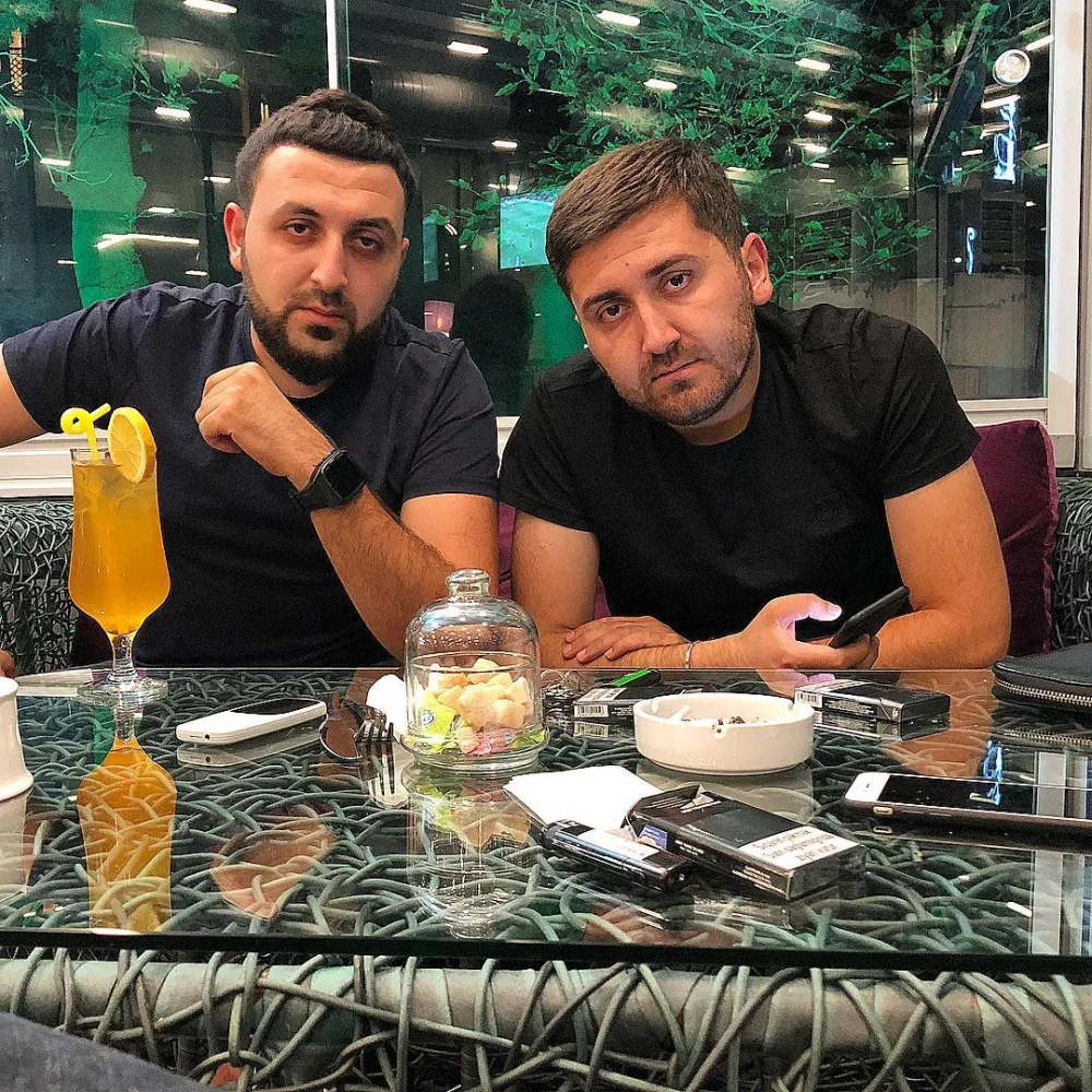 Vayner Rəsul rejissora pul atıb? - AÇIQLAMA