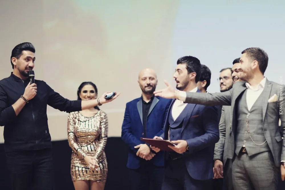 Vayner Rəsul rejissora pul atıb? - AÇIQLAMA