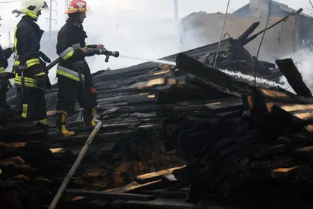 Tövlə yandı - külli miqdarda zərər dəydi