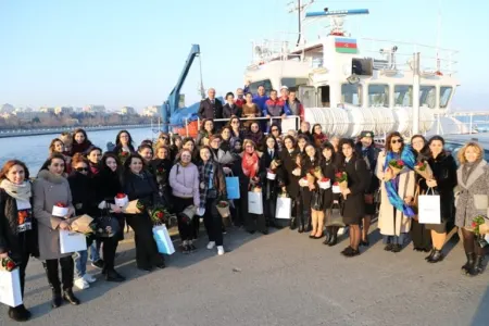 ASCO 8 Mart Beynəlxalq Qadınlar Günü ilə bağlı gəmi turu təşkil edib - FOTO