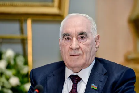 Millət vəkili Fəttah Heydərov 8 Mart Günü münasibətilə qadınları təbrik edib