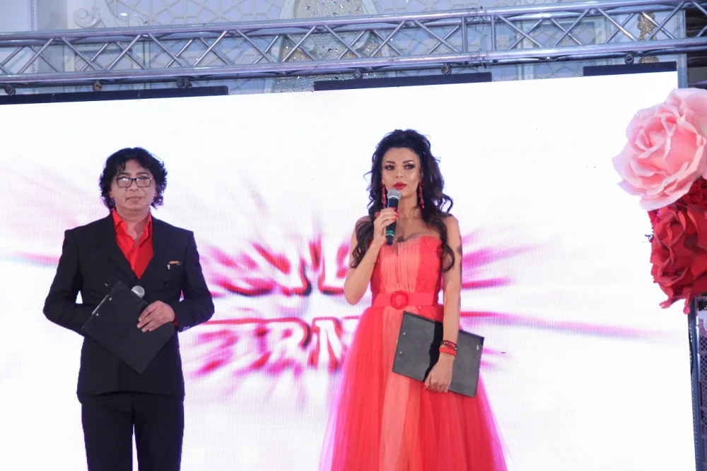 Tanınmış xanımlar "İlin işgüzar xanımı" mükafatı aldılar - FOTO - VİDEO