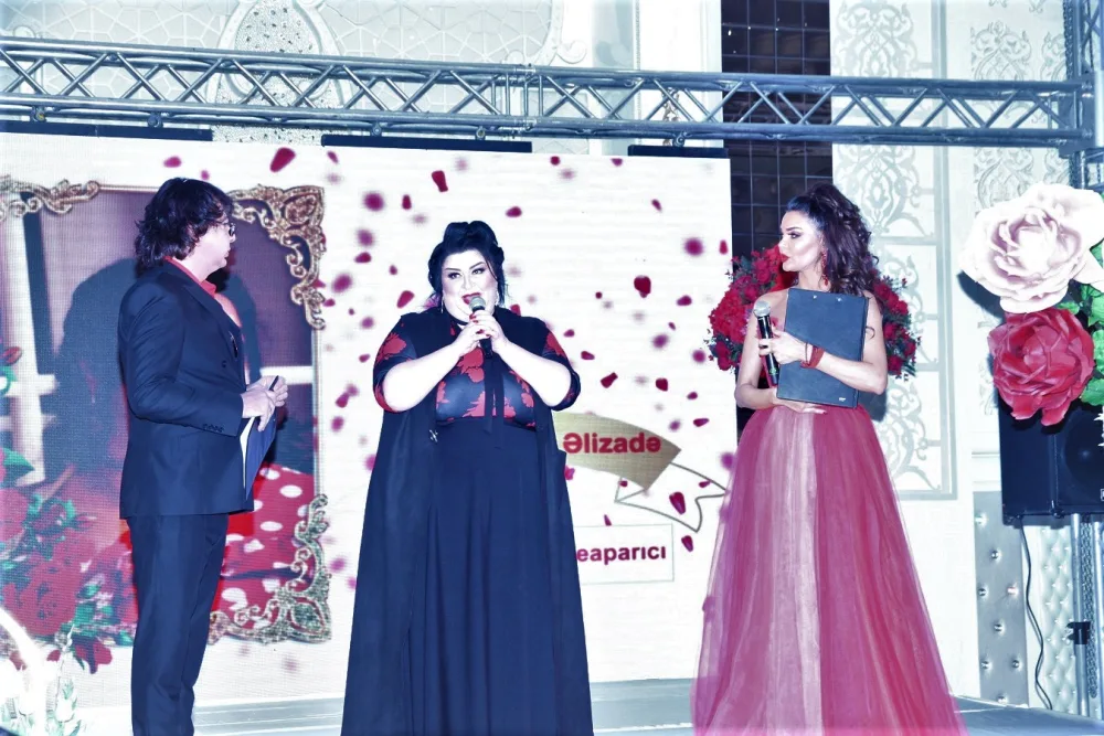 Tanınmış xanımlar "İlin işgüzar xanımı" mükafatı aldılar - FOTO - VİDEO