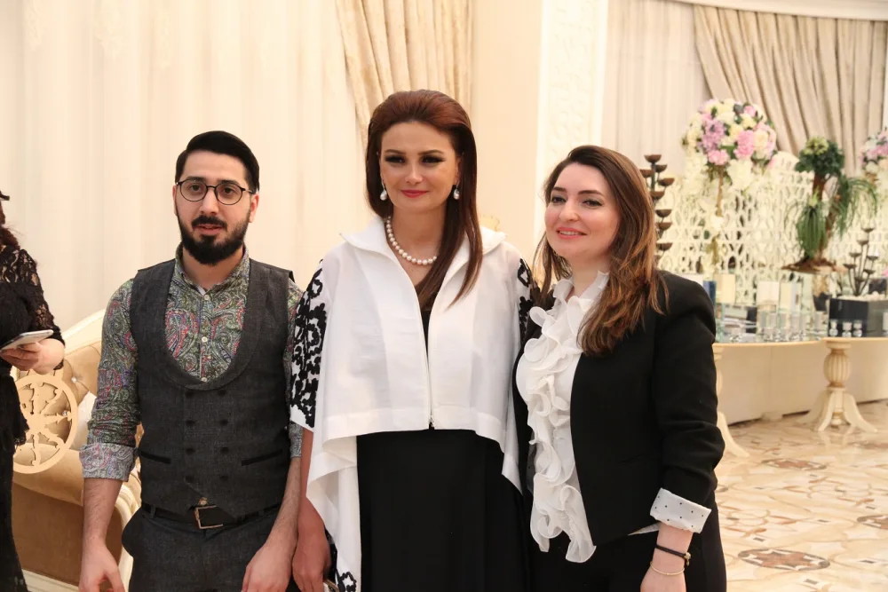 Tanınmış xanımlar "İlin işgüzar xanımı" mükafatı aldılar - FOTO - VİDEO