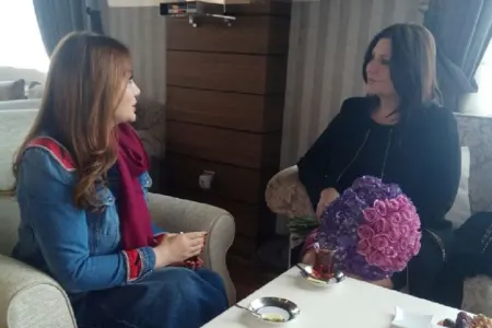 ÖZƏL: Sibel Can Bakıda - Ruhi Əliyeva türk sənətçisini şəxsən qarşıladı - FOTO