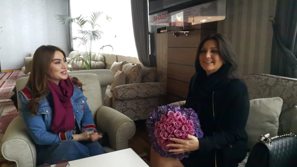 ÖZƏL: Sibel Can Bakıda - Ruhi Əliyeva türk sənətçisini şəxsən qarşıladı - FOTO