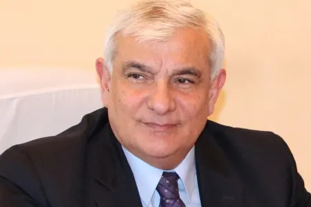 Kamal Abdulladan Dillər Universitetinin tələbə xanımlarına bayram jesti