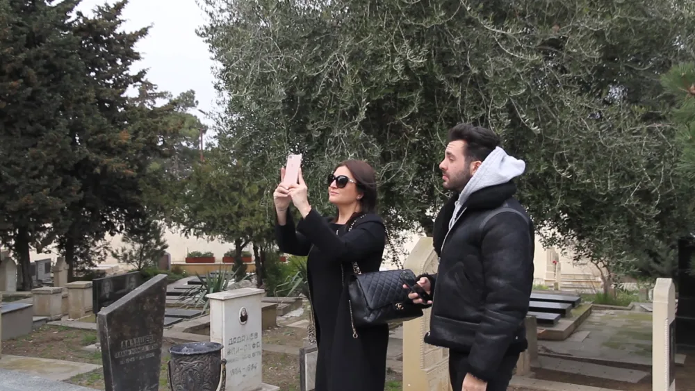 Sibel Can Bakıda xalça toxudu: "Bu gözəl hissdir" – EKSKLÜZİV – VİDEO