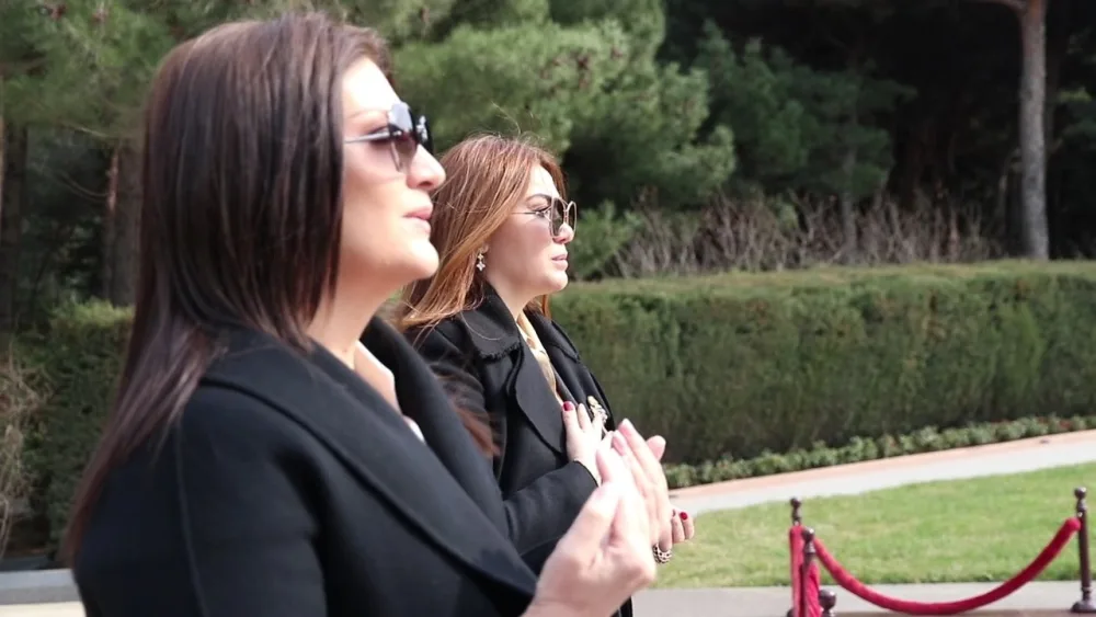 EKSKLÜZİV: Sibel Can Heydər Əliyevin məzarını ziyarət etdi FOTO - VİDEO