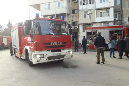 Binəqədidə yaşayış binasında yanğın - FOTO