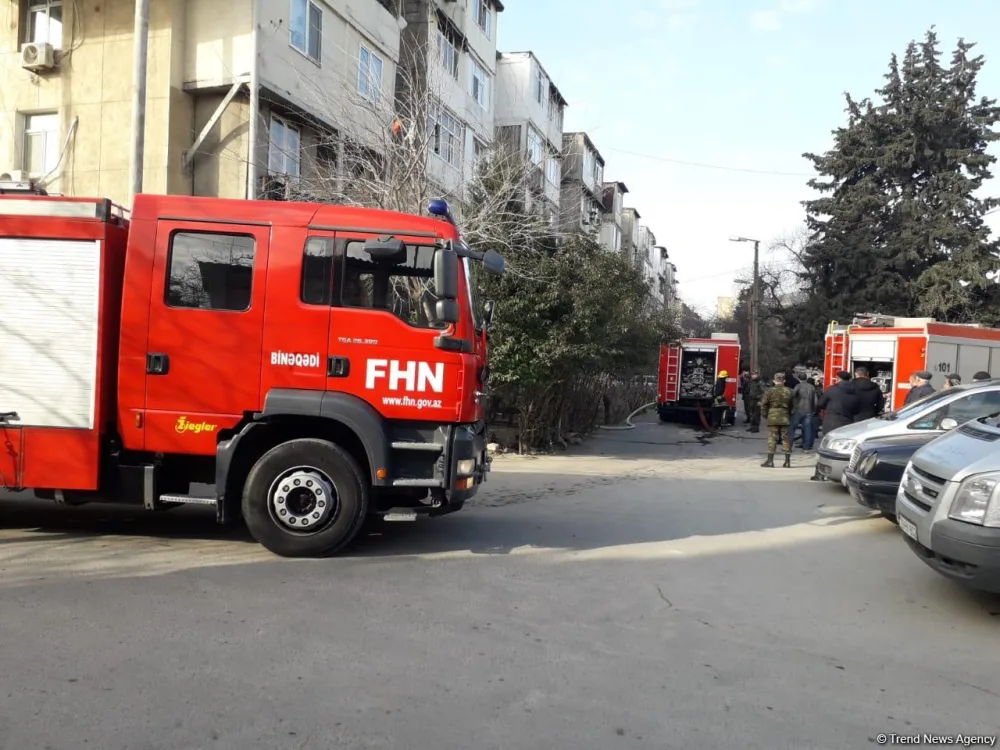 Binəqədidə yaşayış binasında yanğın - FOTO