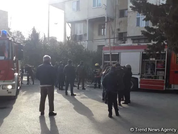 Binəqədidə yaşayış binasında yanğın - FOTO
