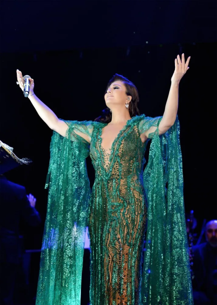 Sibel Can konsert zamanı hücuma məruz qaldı - FOTO - VİDEO