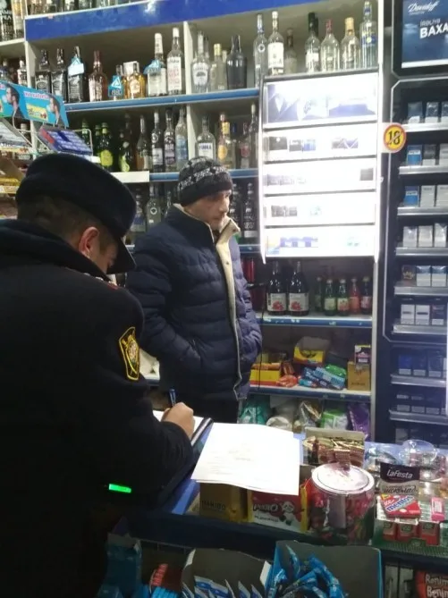 Saatlıda azyaşlılara tütün məmulatları satan şəxs cərimələnib - FOTO