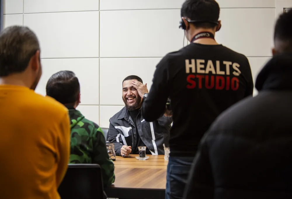 Doğma dilində danışa bilməyən Jay Khalibdən etiraflar - FOTO