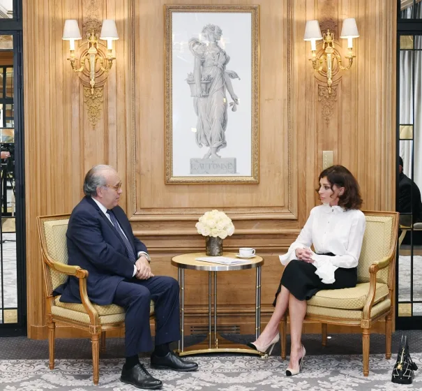 Mehriban Əliyeva Fransanın Milli Xərçəng İnstitutunun təsisçisi ilə görüşüb