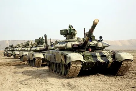 Təlimdə tank bölmələri tapşırıqları yerinə yetirərkən - VİDEO