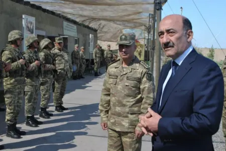 Mədəniyyət naziri ön cəbhədəki hərbçilərimizlə görüşüb