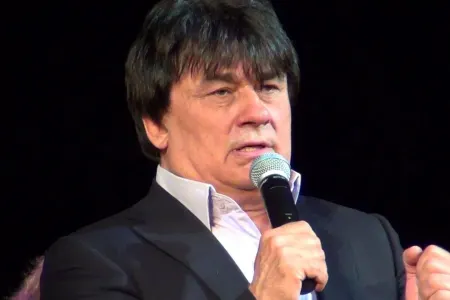 Rusiyalı məşhur müğənni Bakıya gəlir - VİDEO