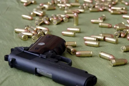 Maştağa sakinindən qanunsuz tapançalar götürülüb