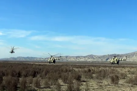 Təlimlərdə döyüş aviasiya vasitələrinin yerdəyişməsi həyata keçirilib - VİDEO