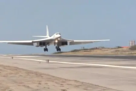 Venesuelada təyyarə qəzaya uğrayıb, 4 hərbçi və 1 pilot ölüb