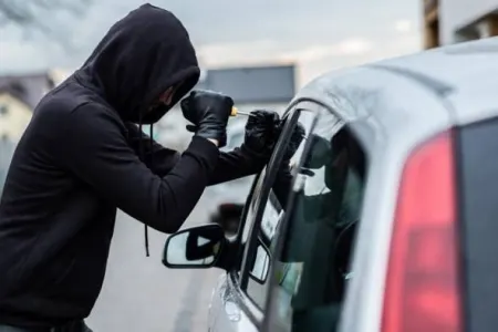 “Hyundai” markalı avtomobili oğurlayan yeniyetmə saxlanılıb