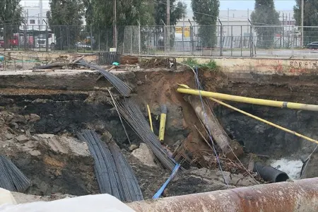 Metro stansiyası uçdu - FOTO