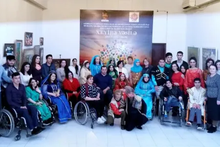 Sağlamlıq imkanları məhdud gənclər "Xeyirə vəsilə" sərgisində iştirak ediblər
