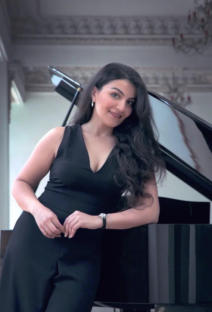 Afaq Abbasova üç ölkənin opera ulduzu ilə eyni səhnəni paylaşacaq - FOTO