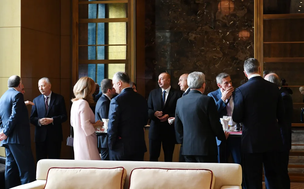 Prezident İlham Əliyev: “Yeni dostlar əldə edərək yeni körpülər qurmuşuq” - FOTO