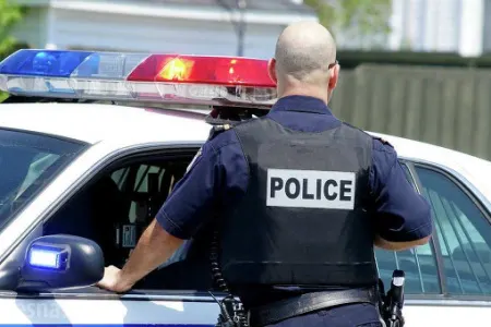 Sərxoş qadın polisi dişlədi