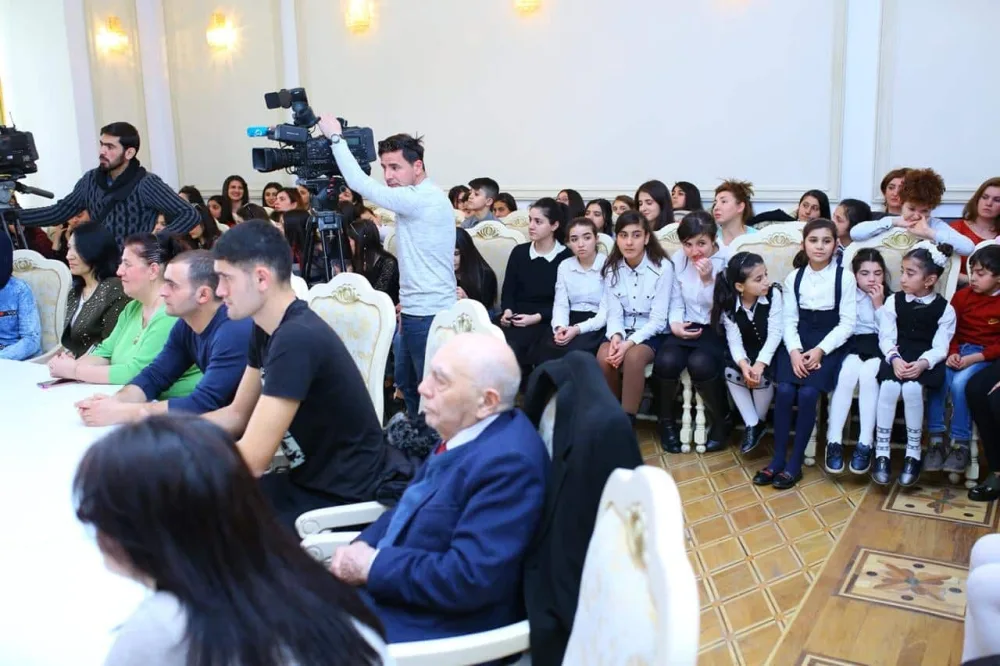 Tanınmış şairlərlə lal və kar oxucuların görüşü olub - FOTO