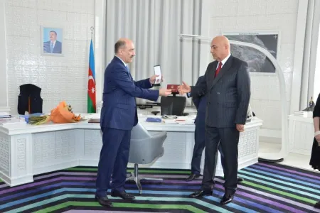 Nazir Ədalət Vəliyevə "Əmək" ordenini təqdim edib