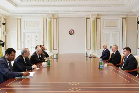 İlham Əliyev İranın iqtisadiyyat və maliyyə işləri üzrə naziri qəbul edib