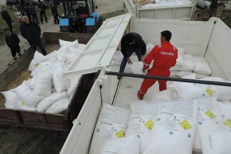 Xaçmazda azot gübrəsinin güzəştli şərtlərlə səyyar satışı keçirilib - FOTO