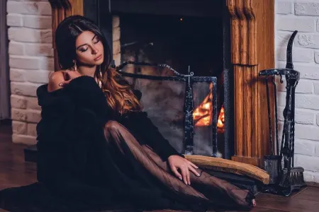 Ailə dağıtdığı iddia edilən Aysel Əlizadənin dəb-dəbəli həyatı - VİDEO